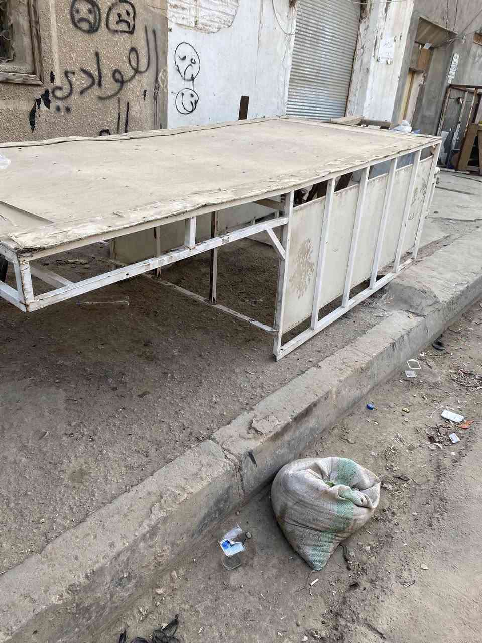 محجر البيع ومصطبات سعرهن١٨٠ رقمي***********
