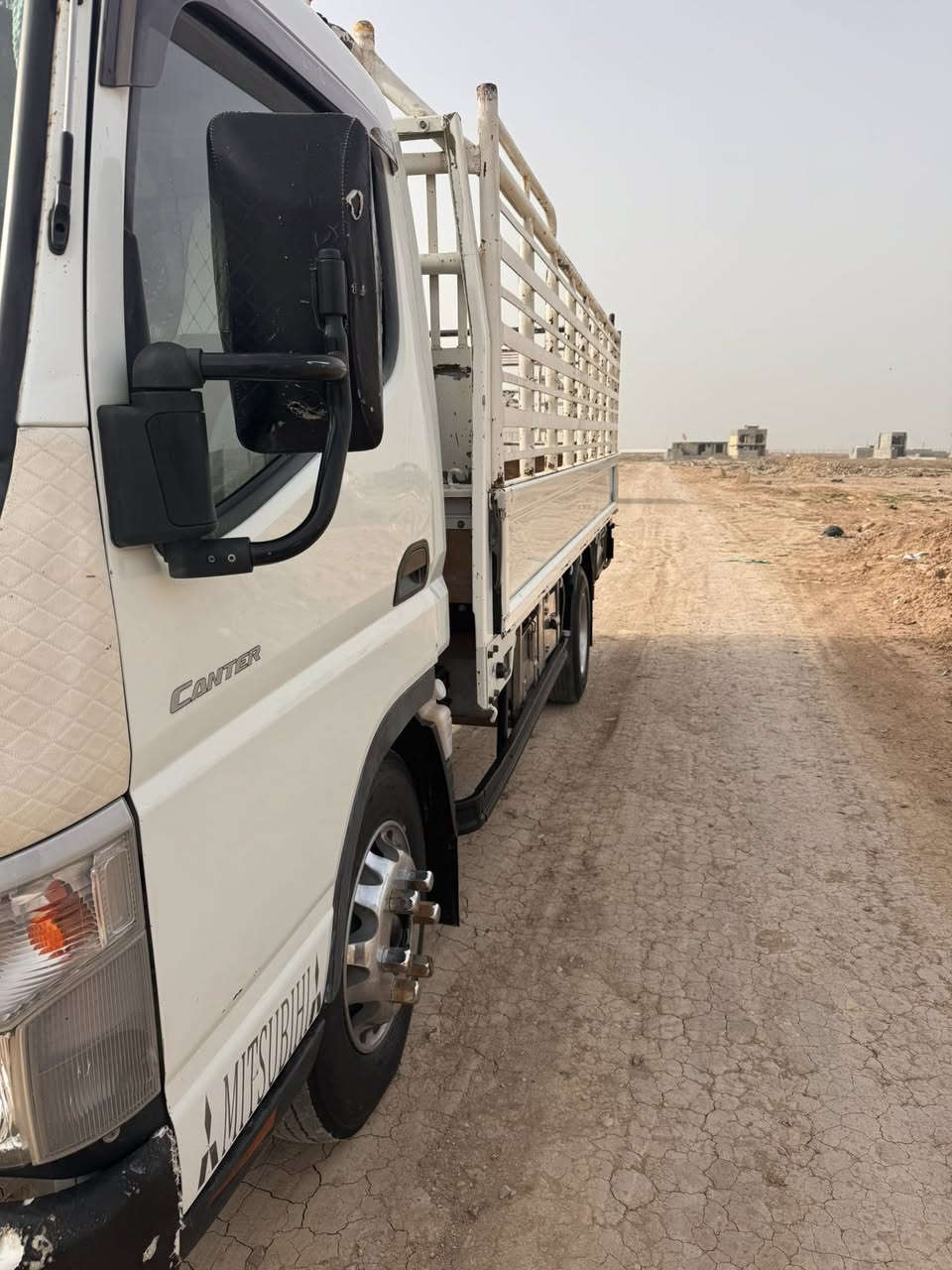 السلام عليكم 

كنتر موديل 2015  رقم ديالى للبيع 
مكينه بلاديه وضع الشركه 
مكفوله من الحادث والصبغ والبارد 
تايرات  تخم برجستون اصلي 
ويلات كروم جديدات 
تدفئه و تبريد شغلات  
تانكي كاز 200 لتر
العنوان ديالى بعقوبه 
السعر 220 
 للاستفسار الاتصال ع الرقم 
***********
