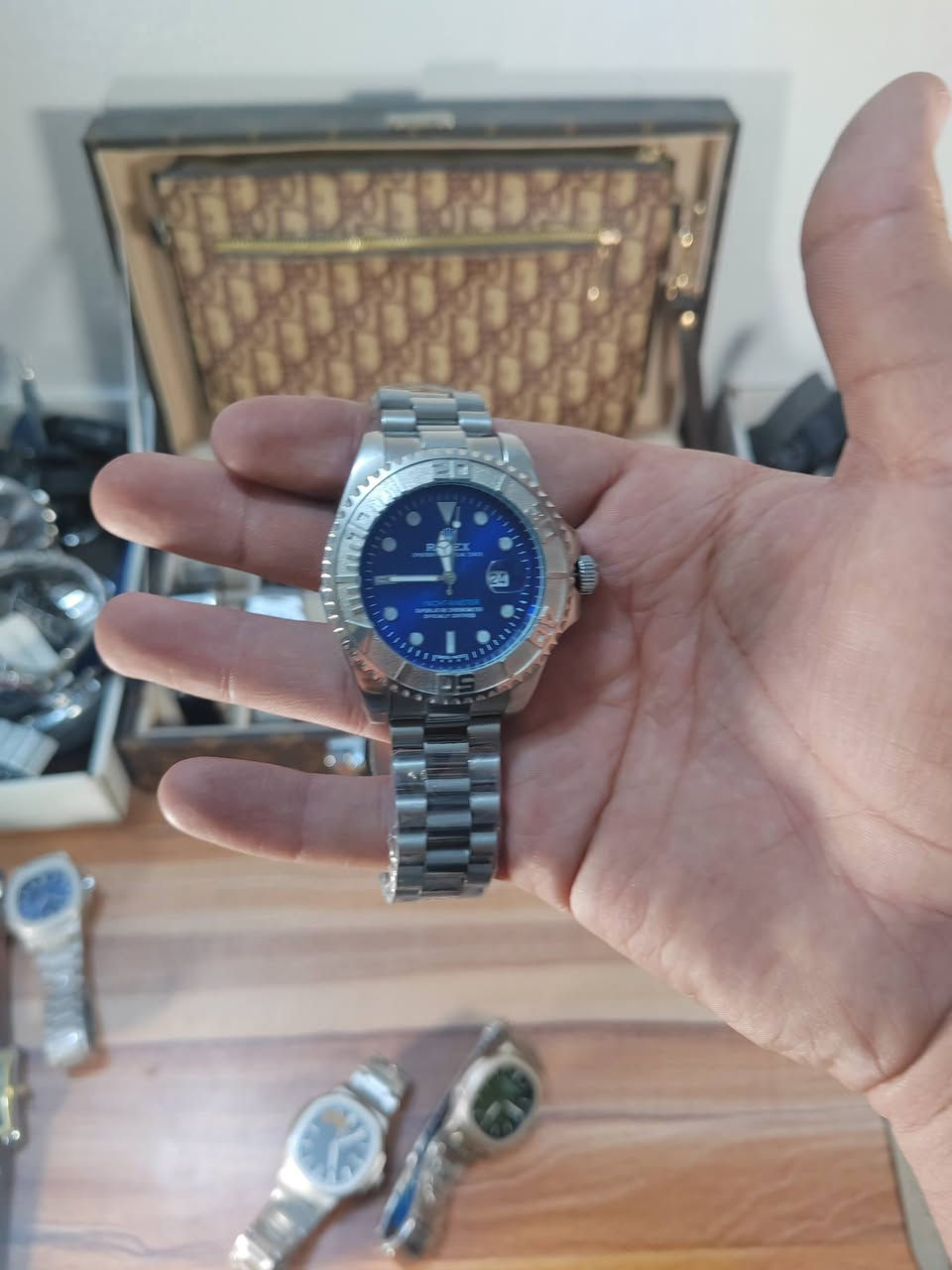 كل هاي الموديلات صارت بسعر 15 الف فقط
*********** واتساب
