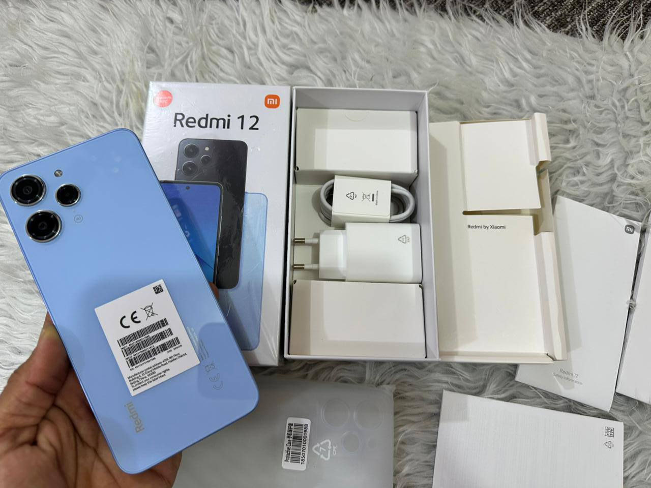 ريدمي 12 

جديد بس مفتوح من الكارتون غير مستخدم

لون مميز 

ذاكرة 256 كيكا

عشوائية 8+8= 16 

بطارية 5000 الاف 

كامل الملحقات 
السعر 160 شراي اتصل مو شراي اعبر المنشور يرحم اهلك
‏‪***********‬‏ عمارة, ميسان
