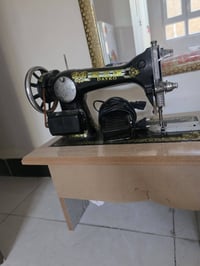 مكينة خياطة • نظيف • للبيع