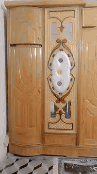 غرفه نوم للبيع رايدها ب٣٥٠ غرفه شوي تعبانه يراد الها ترتيب الميز مكسور...