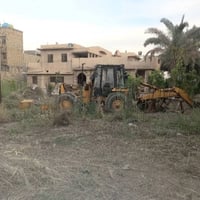 حفاره للبيع متروكه محرك وكير شغال . رقم اسود .. قييم باليرضي الله وعنو...