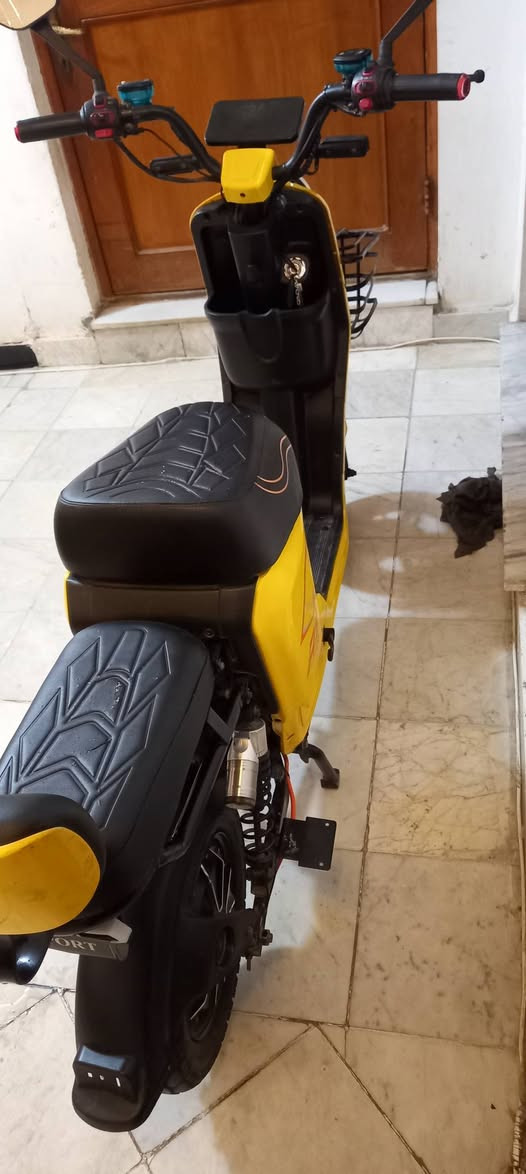 دراجة R9 بطاريات ضعيفة السعر 250.عنواني بغداد اعظمية..       ***********
