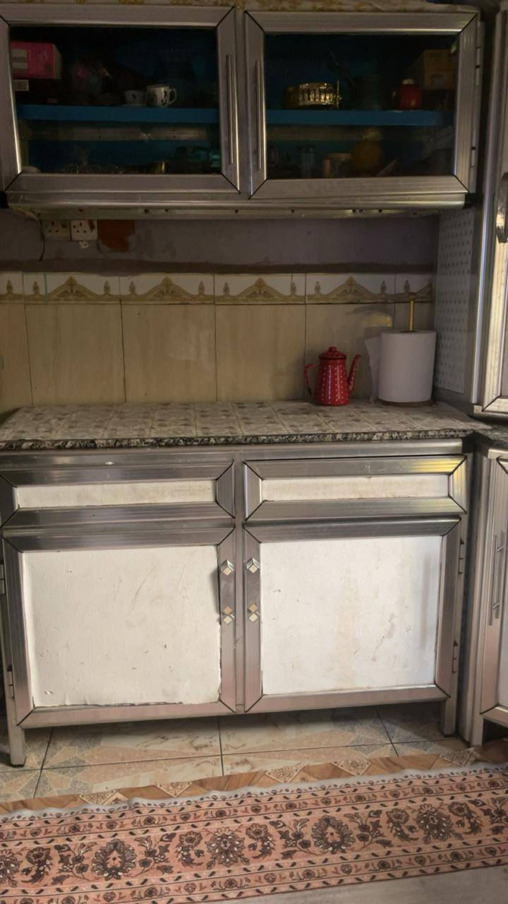 كاونتر نضيف للبيع سعره 250وبيه مجال قليل مكانه دور النفط  الشراي يتصل ***********
