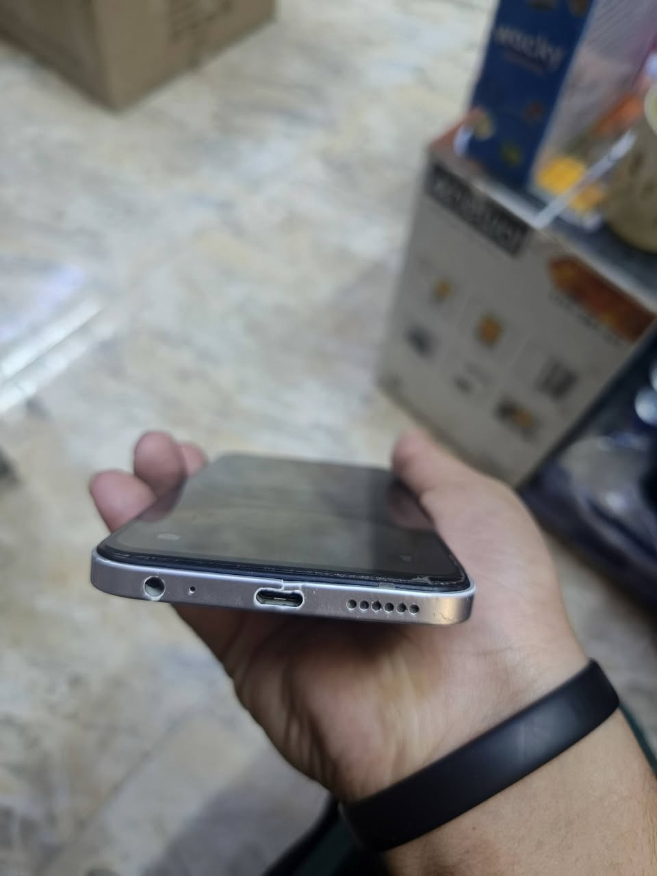 سلام عليكم تكنو ستارك ذاكرة 256 رام 8 بطاريه 5000 جهاز كلش نضيف بس ضهره جارد مو مكسور سعره 130 وبي مجال قليل بكاني بغداد الامين الثانية رقمي *********** وكل الهلا بيكم
