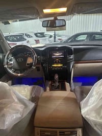 اسلام عليكم لاندكروز  2015 بريم مكفوله بدون صبغ فقط بارد شبر كراسي كهر...