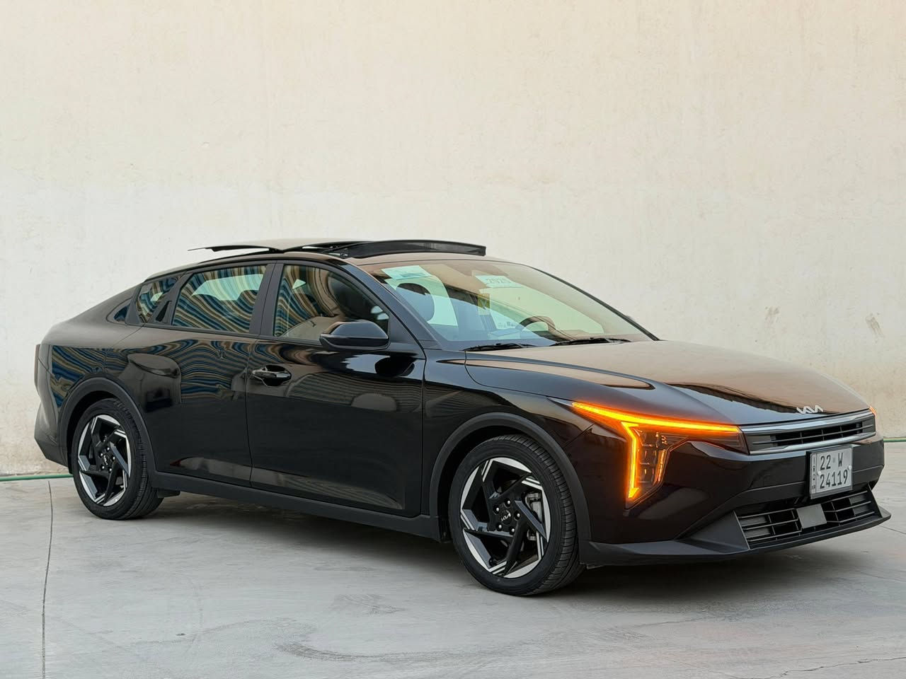 سلام عليكم للبيع فقط 
كيا K4 2025
🛑 
محرك 2000cc – بانوراما – فول مواصفات 
تصميم عصري وتقنيات متطورة مع أعلى مستويات الراحة والأمان
▪️ الموديل : 2025
▪️ المحرك : 2000cc
▪️ العداد : 9،000
▪️ السعر : 187
✦ أبرز المواصفات 
. سقف بانوراما كهربائي
. شاشة وسطية 12.3 إنش
. شاشة عدادات رقمية 4 إنش
. نظام ملاحة بشاشة 12.3 إنش
. مفتاح ذكي Smart Key مع تشغيل بصمة
. كاميرا خلفية مع خطوط توجيه للاصطفاف
. رادارات امامي وخلفي
. مثبت سرعة Cruise Control
. أوضاع قيادة متعددة Drive Mode
. نظام مراقبة ضغط الإطارات TPMS
. نظام ABS مانع الانغلاق
. نظام الثبات الإلكتروني ESC
. نظام المساعدة على صعود المرتفعات HAC
. نظام الكبح متعدد التصادمات MCB
. وسائد هوائية أمامية وجانبية وستائر هوائية
. مقعد السائق كهربائي
. مقاعد جلد صناعي فاخرة
. مسند ذراع خلفي مع حامل أكواب
. تكييف عملي مع فتحات للصف الثاني
. فلتر تنقية هواء للمقصورة
. مصابيح LED أمامية وخلفية
. إضاءة نهارية LED
. تشغيل أوتوماتيكي للمصابيح
. مرايا كهربائية مع إشارات LED
. جنوط ألمنيوم رياضية 17 إنش
. زجاج خلفي مدفأ
. إضاءة داخلية Mood Light
. شاحن لاسلكي (واير ليس)
. نظام صوتي مع سماعات
. بلوتوث مع أوامر صوتية
. تحكم صوتي من المقود
. عازل لغطاء المحرك
. فئة فول مواصفات بتصميم رياضي 
مكاني بغداد قرب علوه الرشيد يم القوس 
اي استفسار/ ***********
                  ***********
