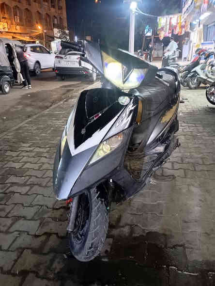 سلام عليكم ثعلب للبيع الدراجة كلشي شغال بيهة كهربائيات كاملة قفل جنطة قفل ستريت شلعة معدل تخبل مكاني كاظمية ب 550وبيهة مجال ***********(النقص البيهة واقية و الكير بكس)
