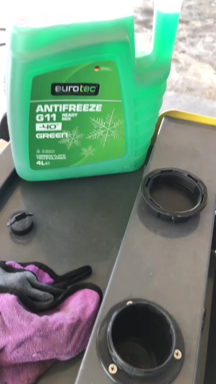 #استبدال_ماء_الراديتر_بالجهاز
عمل ادامه لمنظومه الراديتر بالكامل 

#غسل المنطومه بماء مقطر او مواد خاصه ( فلاش راديتر)

#استبدال واستخدام ماء زيني اصلي ويشمل استبدال كل الماء داخل الراديتر مع سلندر .
—————————————————
الاستبدال بماء اصلي يضمن عدم تكوين ترسبات واملاح داخل المنظومه .
عدم تلف الجوينات وعدم تاكل الواتر بام و ولف الحماوه .

عدم تاكل السلندر من الداخل وانسداد قنوات الماء داخل المحرك .

#الماء_الزيتي_الاصلي 
يغنيك عن جميع المشاكل .

تحمل اعلى واستقرار في درجات الحراره .
______________________________________
 انواع الماء الزيتي :-
يورل الهولندي / يورتك الالماني / ماك وان الامريكي / امزويل الامريكي / برستون الامريكي /vpريسنك الامريكي / رافينول الالماني / امينول الاذربيجاني.

خدمه الاستبدال تتم عن طريق جهاز خاص .
للتواصل *********** .
