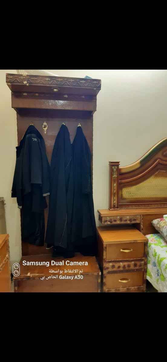 غرفه للبيع سعرها ٥٥٠                رقم ***********
