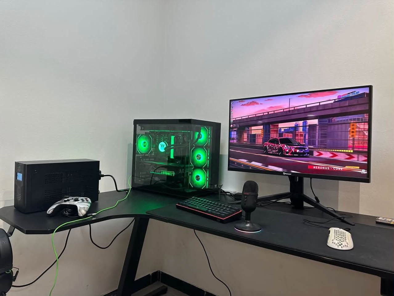 تجميعة Gaming قوية ونظيفة جدًا
الحالة: شبه جديد

مواصفات الـ PC:

• CPU: Ryzen 7 7700

• GPU: RTX 4070 Super

• Motherboard: Gigabyte B650

• RAM: XPG DDR5 32GB (2×16) 6000MHz

• Storage: SSD M.2 1TB

• PSU: 750W

• Case: Thermaltake

• Cooling: Thermaltake AIO 360mm (3 Fans) 

المرفقات ويّا التجميعة:

• شاشة Patriot 2K – 180Hz

UPS Offline (1500VA)

كرسي تمشيه حال ( هدية ) 

• سماعة Razer ( هدية ) 

• كيبورد Redragon 

• يد ألعاب xbox 

 مايك gaming ( هدية ) 
  

 السعر الكلي: 2,400 دينار ( مليونين و400الف ) 
وبيها مجال للشراي 

 للاستفسار المراسلة على الخاص او على الرقم ***********
