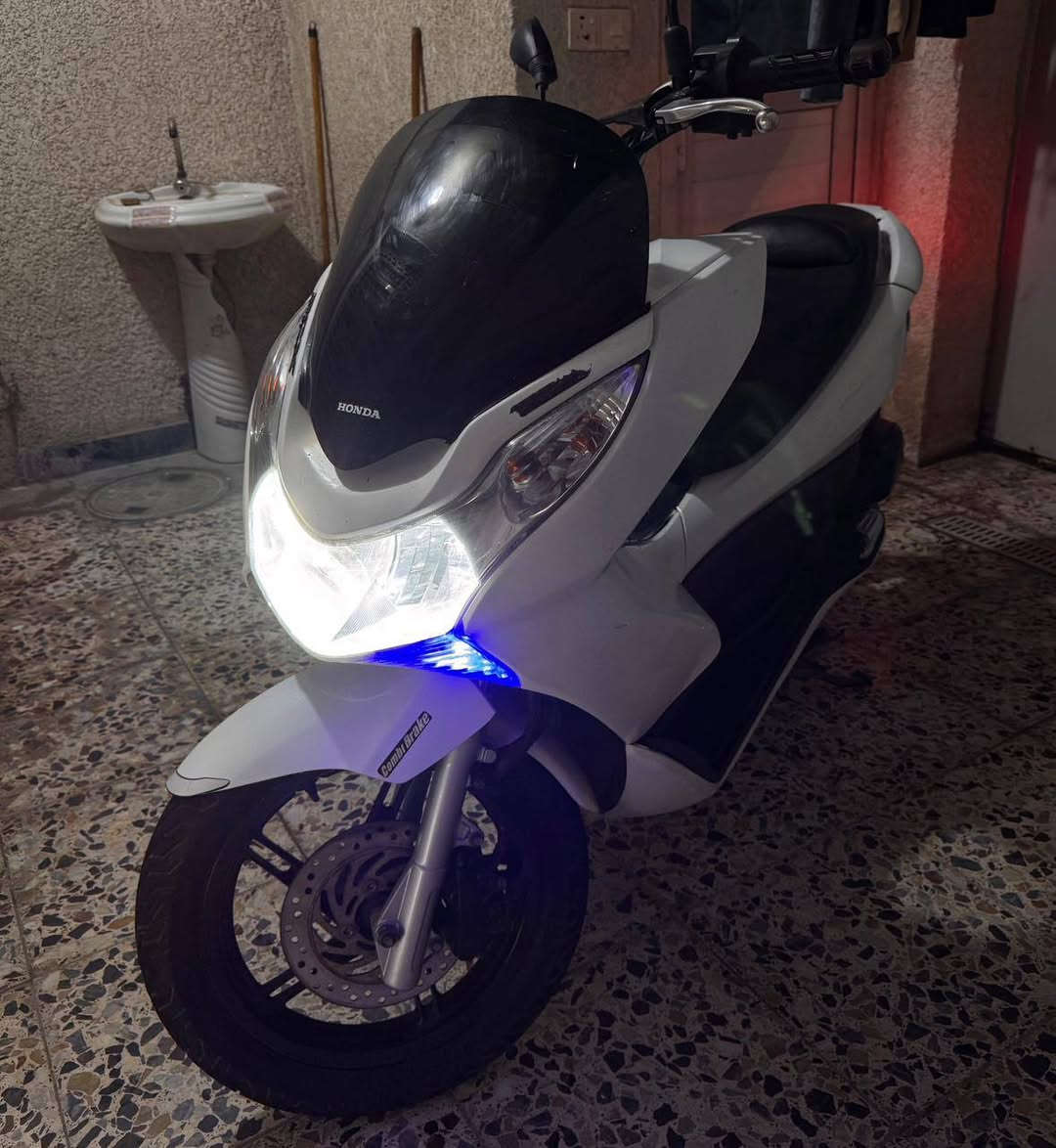 سلام عليكم PCX جيل اول ياباني ☑️
كفاله عامه كفر ومكينه بلادي  
مكينه 150 ☑️ 
حساس ستان ☑️ 
حساس ازدحام ☑️ 
وابيعلك من باب البيت وانطيك ضمان بل مكينه بعد سنه اذا كلولك مفتوحه ترجعهة عليه السعر1550وبيه مجال مكاني الامين الثانيه رقمي***********
