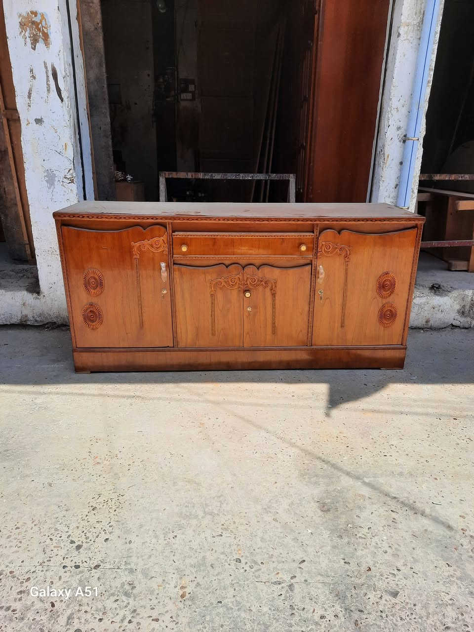 محل ياسر النجاره كنتور اربع باب نجاره 160 ميز مرايا نجاره ب 75 بوفيه 3 م 110 بوفيات عدد ثلاثه اثنين متر ونص سعر على 100 كل شي متوفر وبنسب الاسعار العنوان بلد سوق المسقف جامع بلد الكبير استفسار اتصال على الرقم *********** او مراسلة الصفحة
