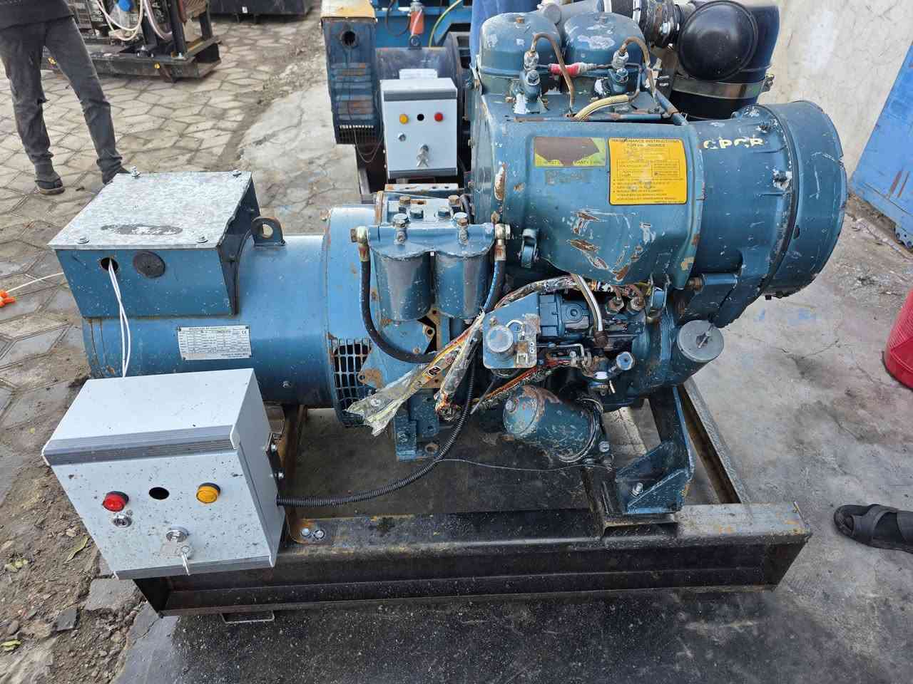 تعلن شركة الساير 
مولدات دويز ٢ بستم 
توليد ١٥ كيفي 
ضمان التشغيل ##السعر ٢٠ ورقه 
العنوان بابل ناحية الشوملي قرب الدفاع المدني 
***********
