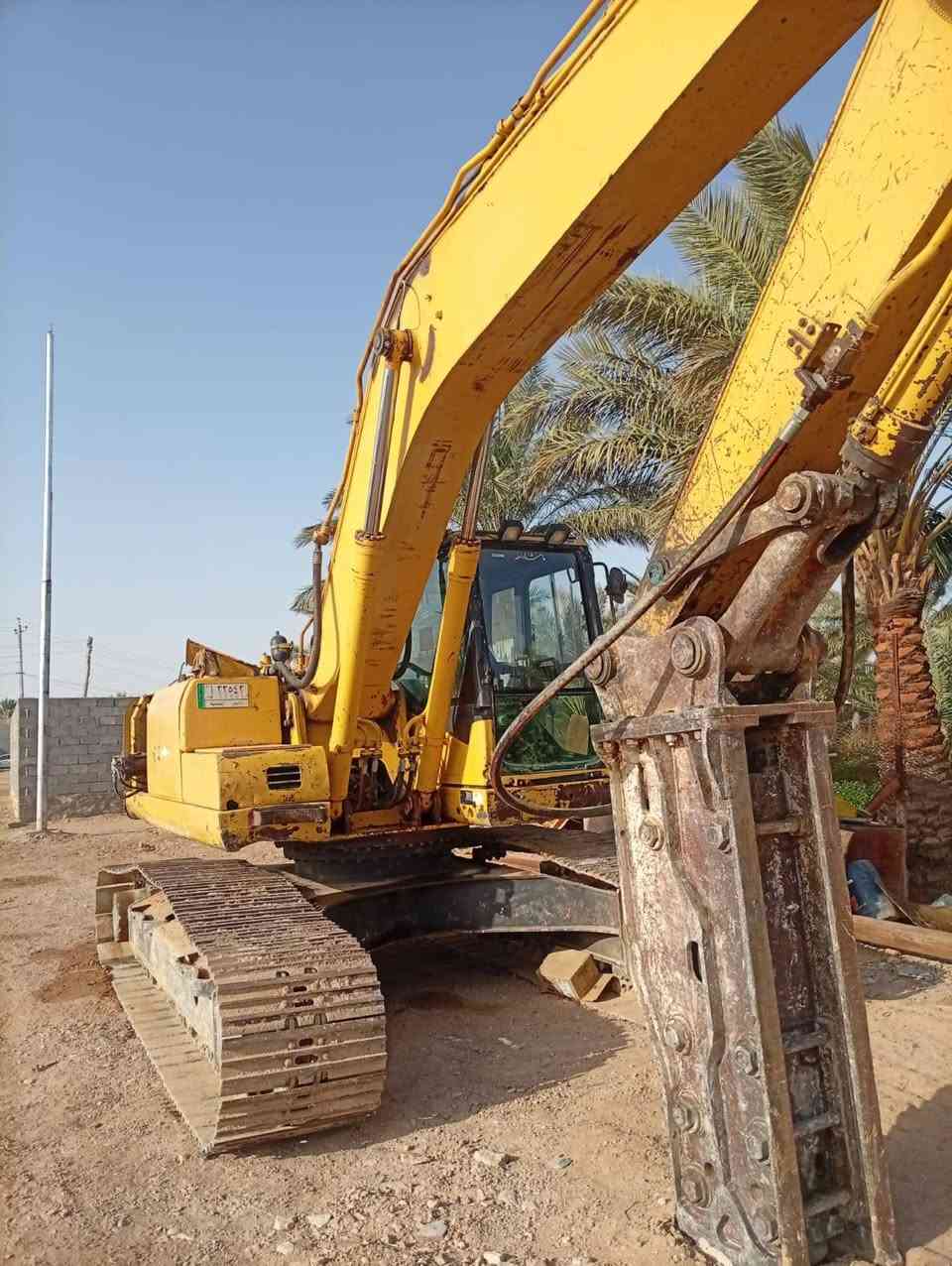 سلام عليكم حفاره كوماتسو لبيع داش سفن الحجم ٢١٠ الشاي يتصل  *********** مراوي  تريله كلاب يرهم
