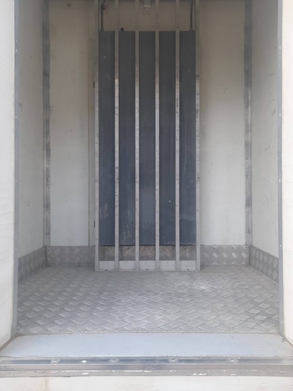 براد الواح تجميد ٤٠ تحت الصفر الطول ٤٤٠ ينشد  على /الكنتر /ازوزا /هونداي جهاز ٥ طن بتزر للتواصل ***********/***********
