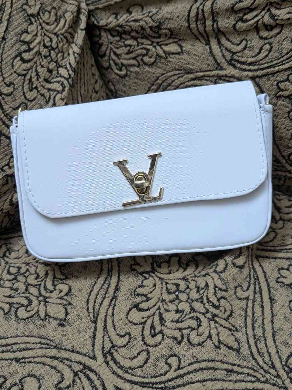 عندي عرض جميع الجنط نسائيه  سعرهه 4500 دينار 🟩🟩     ***********
