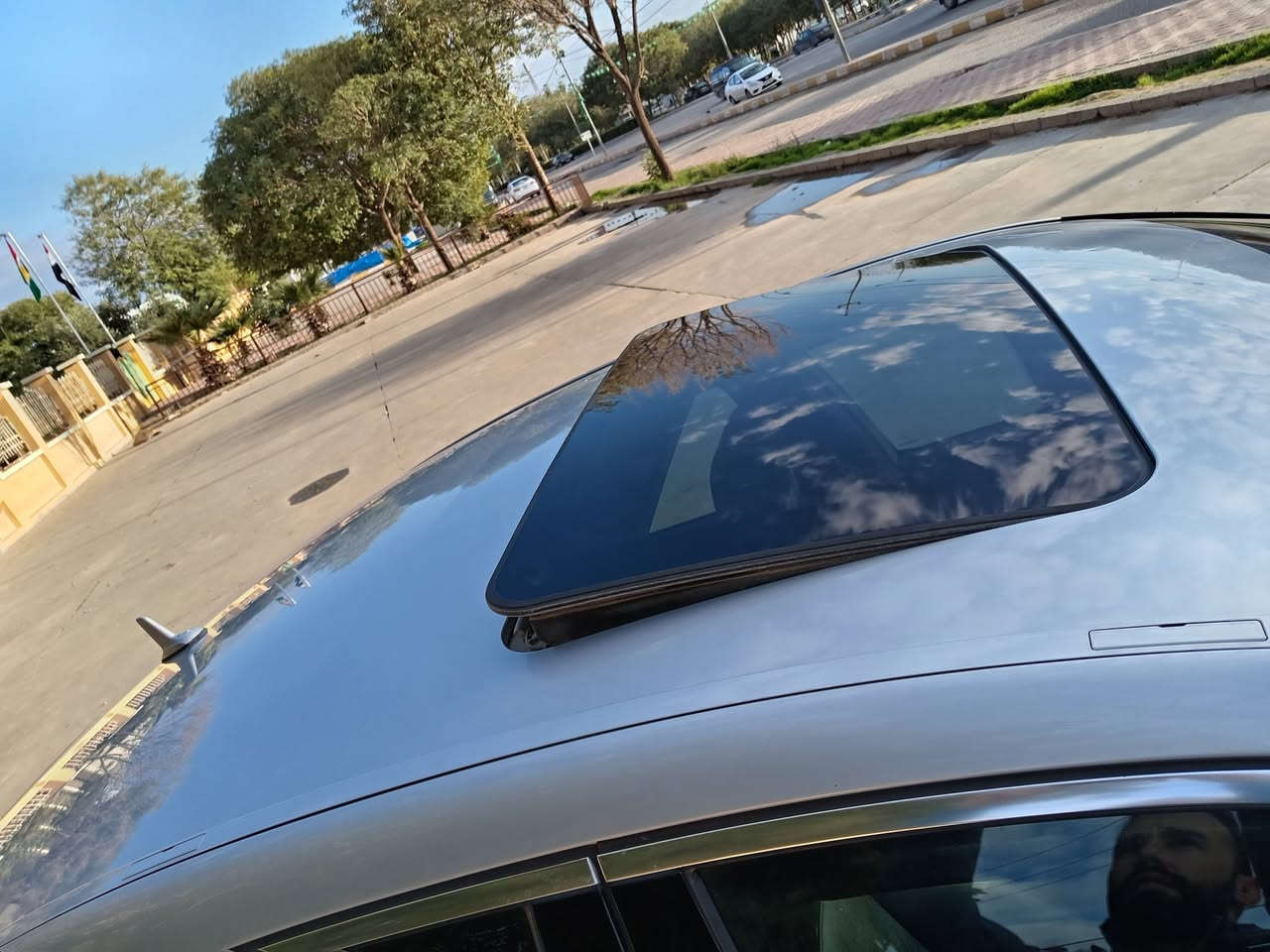 سەرەتا بەناوی خوای گەورە 

ماشاللە لەماڵی هەمو لایەک 
مارسیدز s350 شەش پستۆن 
سەیارەکە ساغە و بێ بۆیاخە 
بێ زەربەو لێدرانە
گێڕو مەکینە بەشەرت سەت فیتەر 
مواسەفاتی 
سڵاید 
کوشن جلد گەرمو سارد
 کامیرە و پێشو پشت 
پەردە 
سەلاجە 
مەرکەزی 
تەنها پانۆراماو دەرگا شەفت نیە 
زۆر مواسەفات تر...
شوێن کەلار 
گۆڕینەوەش لەسەر دڵگرتن 
سعری٨٣گڵا و مەعامەلە 
ژمارەی خاوەنی ***********
