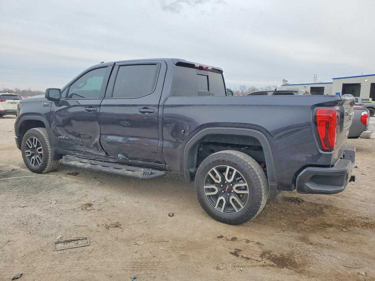 🚨 تنويه مهم
هذه السيارة معروضة في المزاد الأمريكي 🇺🇸
والمزايدة والشراء تتم عن طريق مكتب الباخرة للمزادات 🇮🇶

───────────────
🚗 (هايبرد) نوع السيارة:2025 GMC SIERRA K1500 AT4
📅 تاريخ المزاد:الخميس 19-03-2026
💰 السعر: يتحدد داخل المزاد
📊 الممشى:15898 ميل فعلي
🛠️ المحرك: 6 سلندر / 3 لتر
───────────────

🔥 مجاناً مجاناً مجاناً
📄 تقرير كارفاكس مجاني بدون أي مقابل
───────────────

🚗 سحب السيارة خلال 24 ساعة من وقت التسديد
💸 حسابات مخفّضة وعمولات أقل من السوق
───────────────

🚢 الشحن متوفر من:
🇺🇸 🇨🇦 جميع الولايات الأمريكية والكندية
➡️ شحن مباشر إلى العراق
➡️ العقبة – جبل علي – ميرسين
───────────────

🛃 تخليص كمركي كامل من ميناء أم قصر
🏔️ تخليص كمركي إلى إقليم كردستان
🇯🇴 شحن مباشر إلى عمّان (العقبة)
🇹🇷 شحن إلى ميناء ميرسين – تركيا
───────────────

🏢 فروع الشركة:
📍 الفرع الأول: بغداد – السيدية – الإعلام
📍 الفرع الثاني: الإمارات العربية المتحدة – الشارقة – الصناعية 4
───────────────

👥 مجموعة البيع والشراء:
https://www.facebook.com/share/g/17pXXBgeeU/?mibextid=wwXIfr

───────────────

🎵 TikTok:
https://www.tiktok.com/@al_bakhera?t=8qGOLioZlVE&_r=1

───────────────

📞 للاستفسار والتواصل:
+9647739115599


**إذا كنت صاحب هذا الإعلان وتريد حذفه لأي سبب، رجاءا أرسل رسالة إلى الدعم الفني**