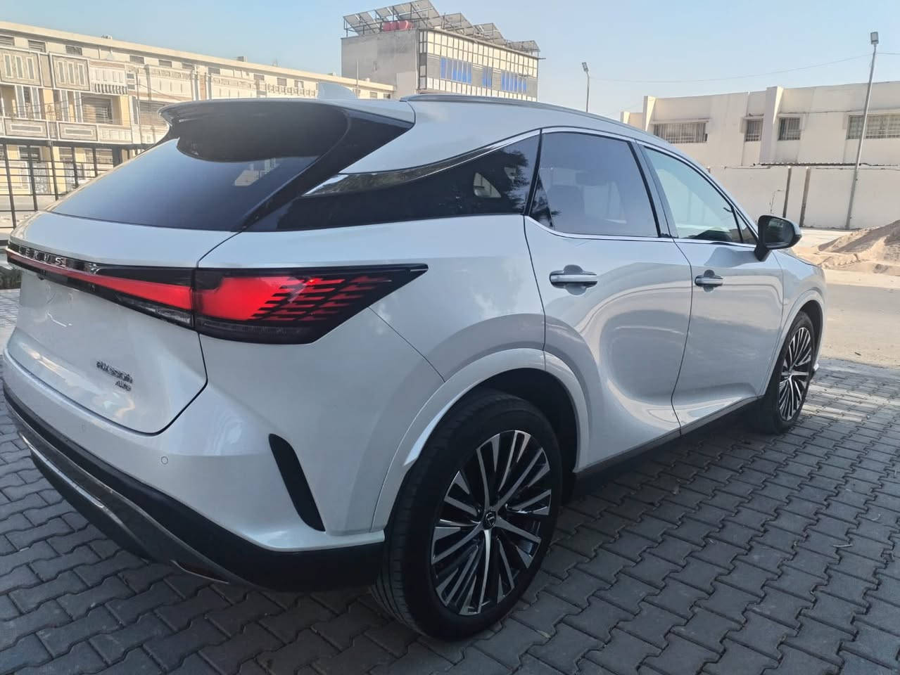 💠  لكزس RX 350h هايبرد موديل 2023 💠
🔸محرك 2500 
🔸كراسي الامامية كهرباء+تدفئة + تبريد 
🔸كرسي خزن وضعيات قيادة 
🔸شاحن لاسلكي 
🔸تحكم ستيرن 
🔸مري الجانبية شفط كهرباء 
🔸شاشة كبيره 
🔸فتحه سقف
🔸هاندبريك كهرباء 
🔸3 وضعيات قيادة
🔸مثبت سرعة 
🔸 داخل جلد لون برتقالي
🔸بصمة 
🔸عداد مسافات 28000mi 
🔸 السيارة مرقمة بغداد الرقم الجديد جاهزة وبأسمي مباشر التحويل
🔸 العنوان : بغداد-السيدية
🔸السعر: 36700$ 
🔸صور الحادث مرفقه مع صور السيارة.
ملاحظات: السيارة ٣ قطع صبغ وجاملغ امامي مبدل نفس اللون

للأستفسار اكثر ☎️ *********** ☎️

❗️❗️ فقط بيع بدون مراوس❗️❗️
