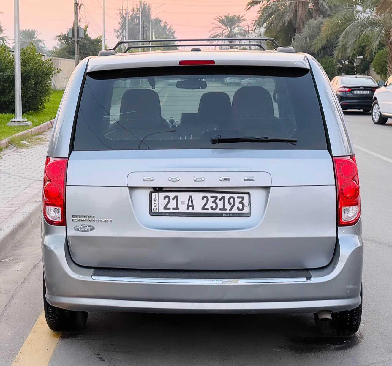 سلام عليكم 
دوج كرفان كراند موديل 2017
ماشيه 100ميل 
محرك ٦سلندر حجم ٣٦٠٠ كير اوتوماتيك شرط المحرك والكير ما مفتوح 
رقم سليماني دولي رقم وسنوية جديد شرط التحويل 
بيها قطعتين ونص بدون دواخل  
مواصفات sxt 
غرفتها جديدة لوك 
٧ راكب  كشنات سياحي بلع
 ٣قطع تبريد ❄️
جامات فتل كهرب
ابواب وصندوق ميكانيك
وشاشه خلفيه 
وتبريد ثلاث قطع 
تحكمات ستيرن كروز سرعة
نظام ايكو تقليل بانزين 
ويل كروم 17 
اخوان السياره جاهزه محرك/كير/صدر/تخم تاير /شرط لوك 
السعر154 $$ وبيها مجال 
مكاني بغداد 
*********** بغداد, العراق
