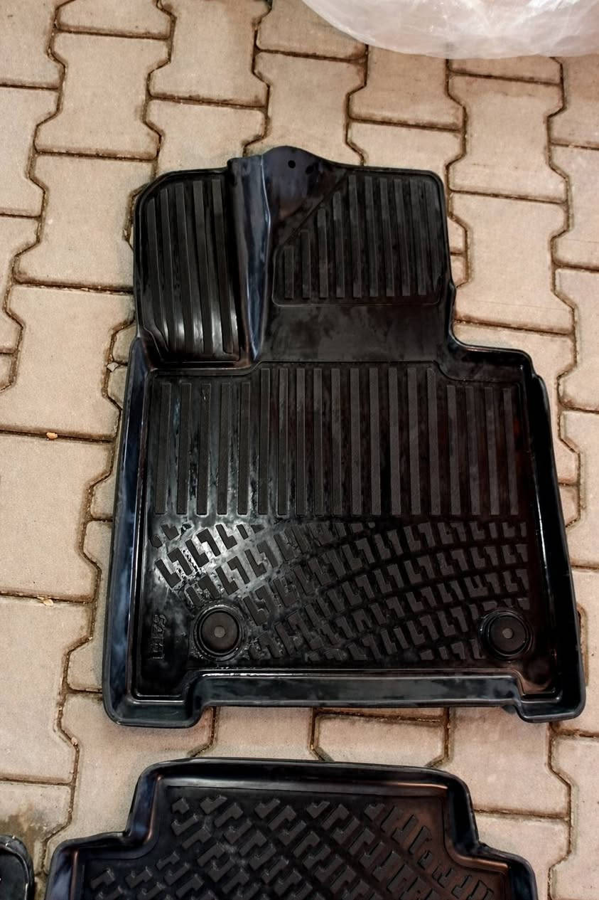 السلام عليكم 
ارضيات روزلاين اصليات مال سنتافية شكل جديد كعدة بلادية سعرهن بسوك ٩٠ الف وبيعهن ب 60 الف قفل للتواصل 
***********
