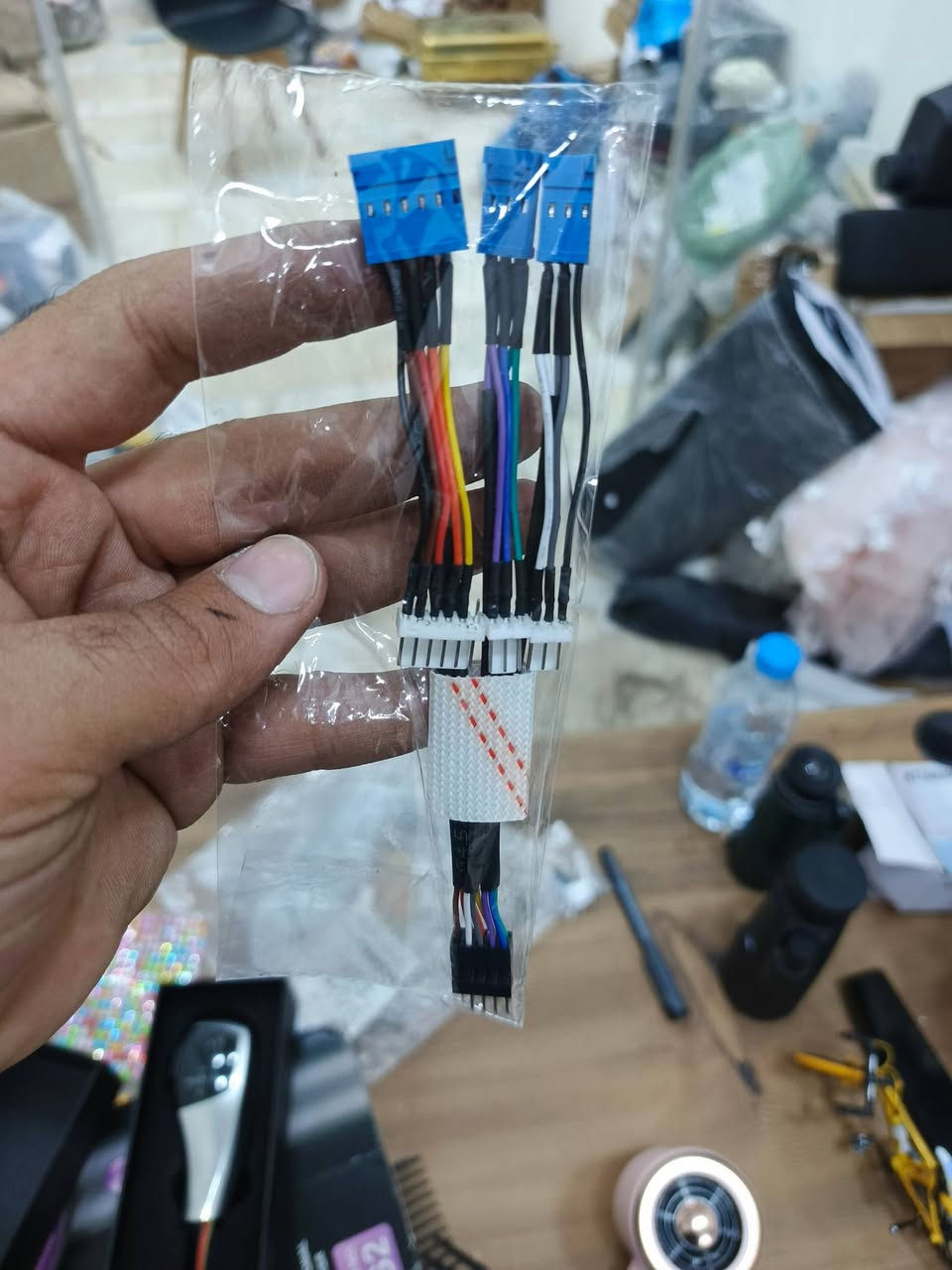 السلام عليكم 
مال BMW حديث كاملة هي و تفاصيلها اللي تفيده 
يتواصل وياي ع الرقم ***********
