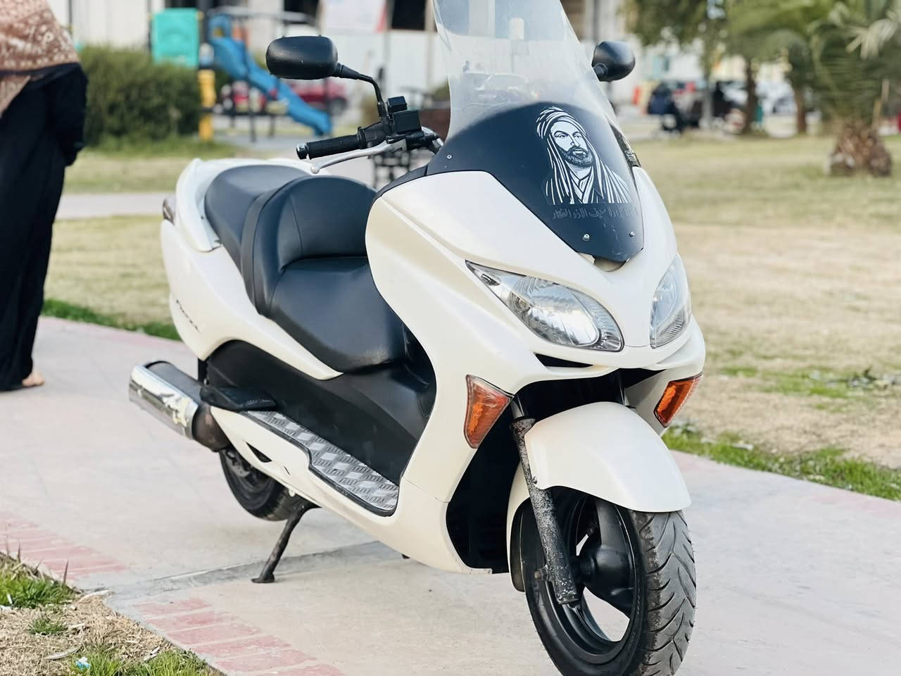 السلام عليكم
دراجه فورزه 08 دبل بصمه عميه لون ابيضّ كرستال بصمه 

جامه طويله حساس ستاند كلوب جنطه تك ريشه 

مكينه سوده ضمان ممفتوح منها برغي كهربائيات كلها شغاله  وتدفئه بليدات والدراجه كلها عل بلادي جيب فيتر وتعال وياك 

ماشيه الدراجه 10 آلاف  يعني بعدها بجيس ما صالي جم يوم من نزلتها من المعرض والدراجة احلى من الصور بألف مره سعرها يخبل مليون و500 وبيها مجال شي قليل  والله بلاش بس صار عندي ضرف ومحتاج ابيعا رقمي *********** مكاني بغداد
