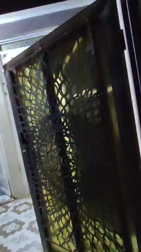 بيت للبيع. 100 متر طابقين مع الأثاث. يحتوي الطابق الاول ع استقبال +مطبخ+غرفه كبيره + صحيات داخليه خارجيه والبيت كله سقوف ثانويه 
الطابق الثاني يحتوي ع غرفتين كبار ونص سطح + فوكهن سطح كامل. العنوان الشبانات / طرشي عين التمر / فرع صمون ولي الله/ البيت سند 17 وبناء جديد وخير من الله. 
للأستفسار الاتصال على الواتساب 
غير متواجد ع الماسنجر فقط واتساب 
***********
