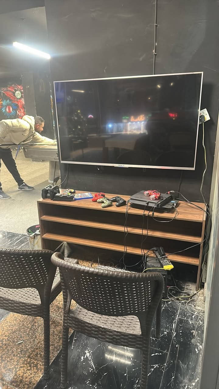 كوفي وبلياردو للبيع السبب عدم التفرغ الموقع الكرادة داخل قرب شارع الاورزدي السعر والتفاصيل على الرقم ***********
