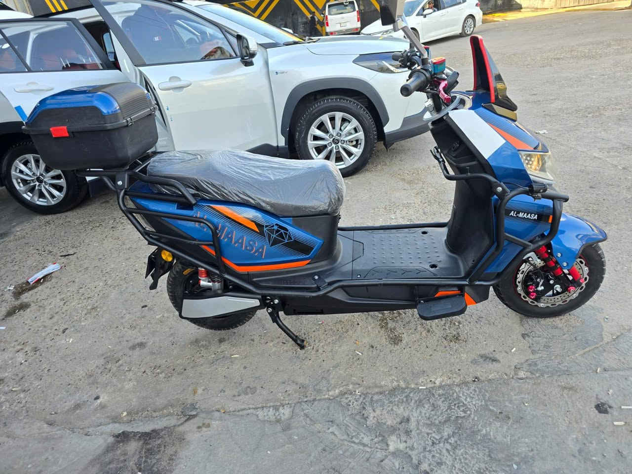 مووطور شحن 6 بطاريات
الون ازرق
موطور بعده جديد استعماله قليل
بطاريات مفوله
السرعه 90X
وبطاريات لا مرفوعات ولا مره بعدهن مال شركه
وبيناتنه وين متيد تفحص تفحص
االسعر725 وبي مجال حك الجيه
الاستفسار عل الرقم (***********) بي واتساب
