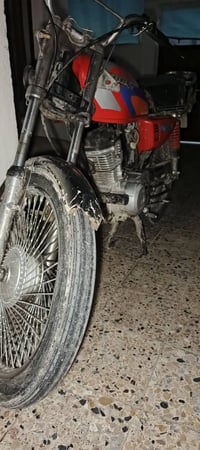 للبيع  شرط واحد فضاحة السعر ٣٥٠ وهاذا رقمي 07759939394