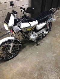 ايراني موديل ٢٠٢٤ • نضافة • الرمادي شارع ٤٠