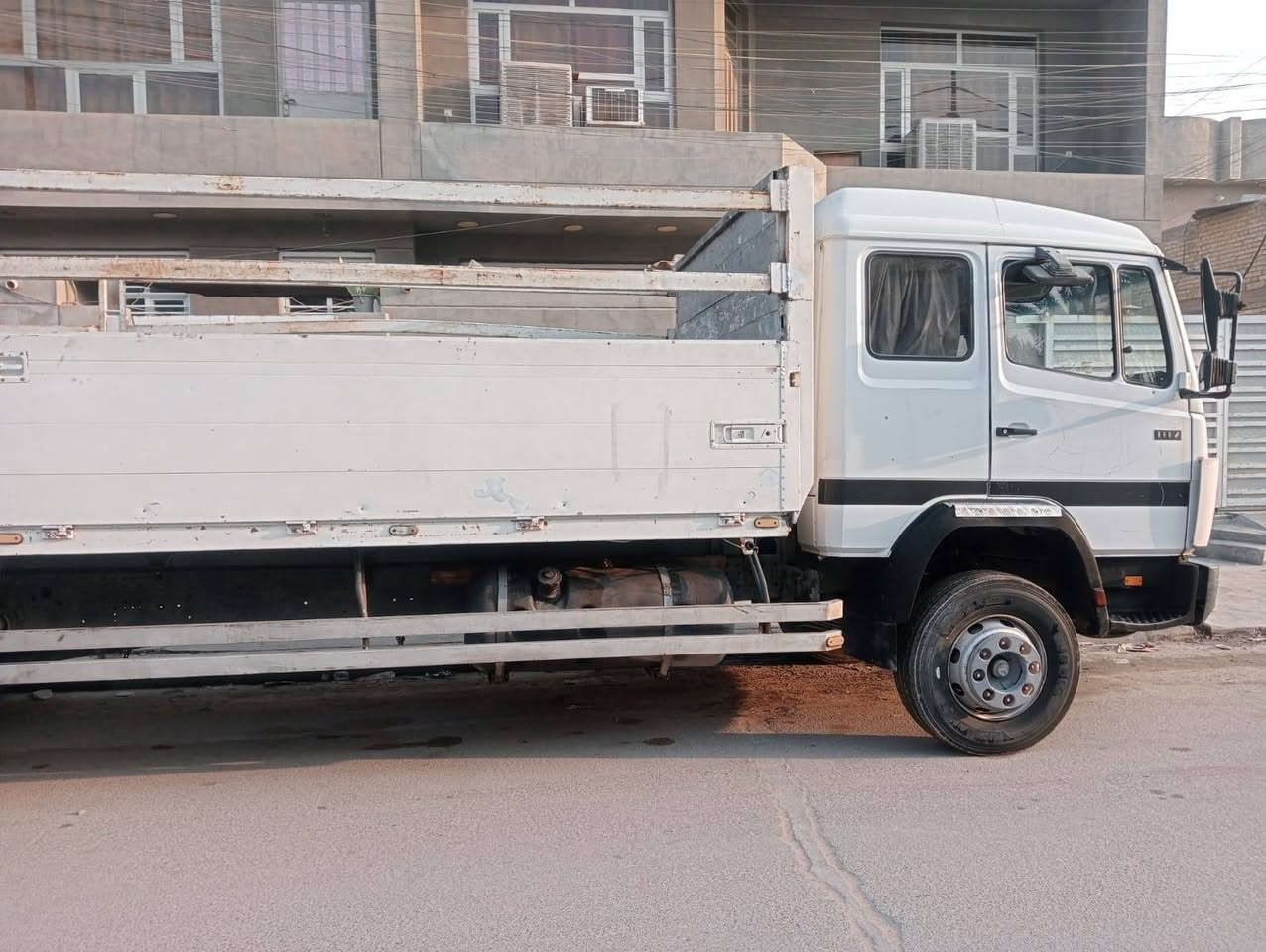 البا للبيع موديل (٩٥) رقم صلاح الدين رقم انكليزي جديد بسمي سنوية لحد (٢٩) طولهه ٧ وربع ( ٨)برغي ( ٤ طن ) تدفئه تبريد شغال مكان السيارة بغداد السعر (١٣٥) وهذا رقمي ***********
