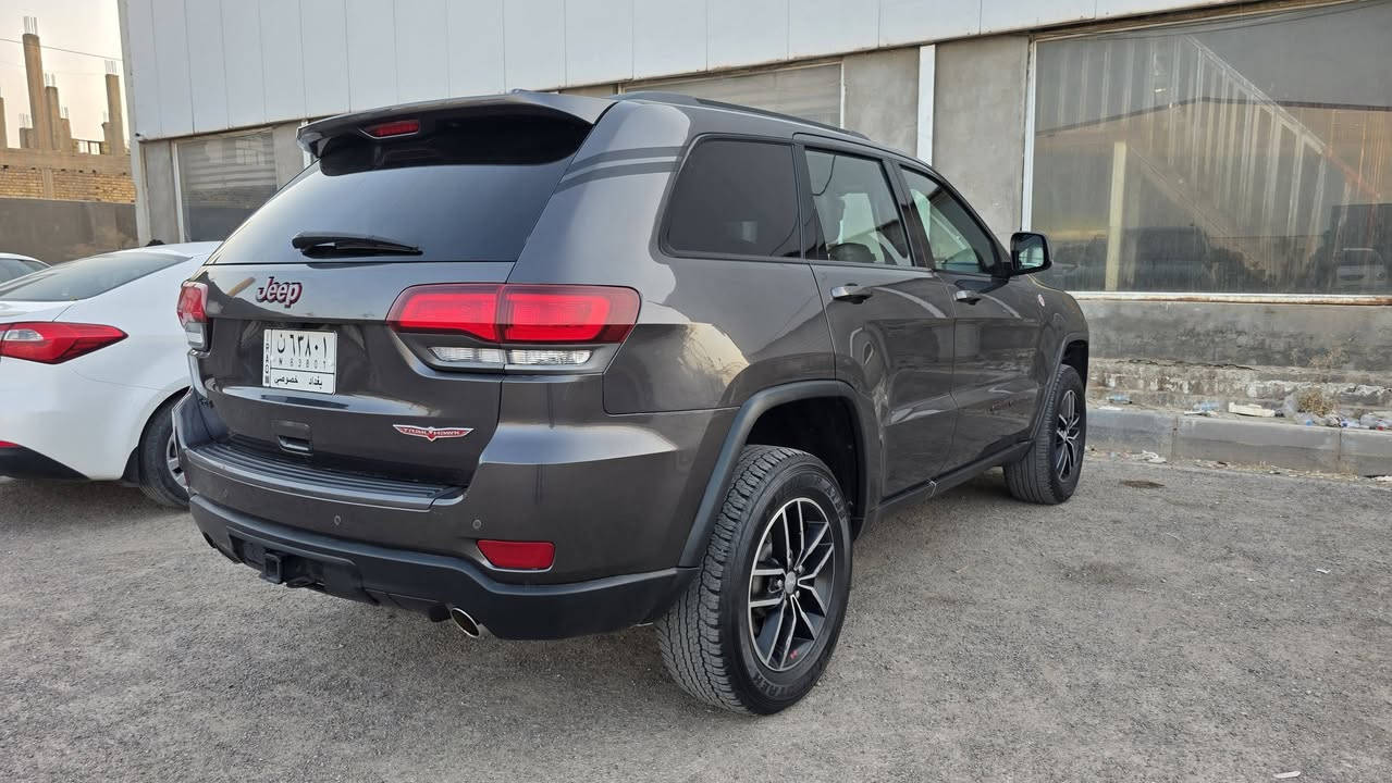 السلام عليكم ..
جيب 2018 ترايل هوك ماشية 78 الف ميل فول عدا الفتحة 
محرك 6 سلندر
كراسي اثنين كهرباء مع تدفئة وتبريد والخلفية تدفئة 
ستيرن تدفئة مع كرسي السائق خزن(ميموري) 
جكات....فور ويل ومتعدد أنظمة القيادة
رادار خلفي توقف ذاتي عند الرجوع للخلف ونقاط عمياء 
مري كهرباء شفط وقلاب
سياره حادثها مثل ماموضح بالصور بدون ايرباك
السعر  : 235$  وبيها مجال
رقم بغداد ...السنوية بإسمي
مكاني ميسان العمارة.. ***********
