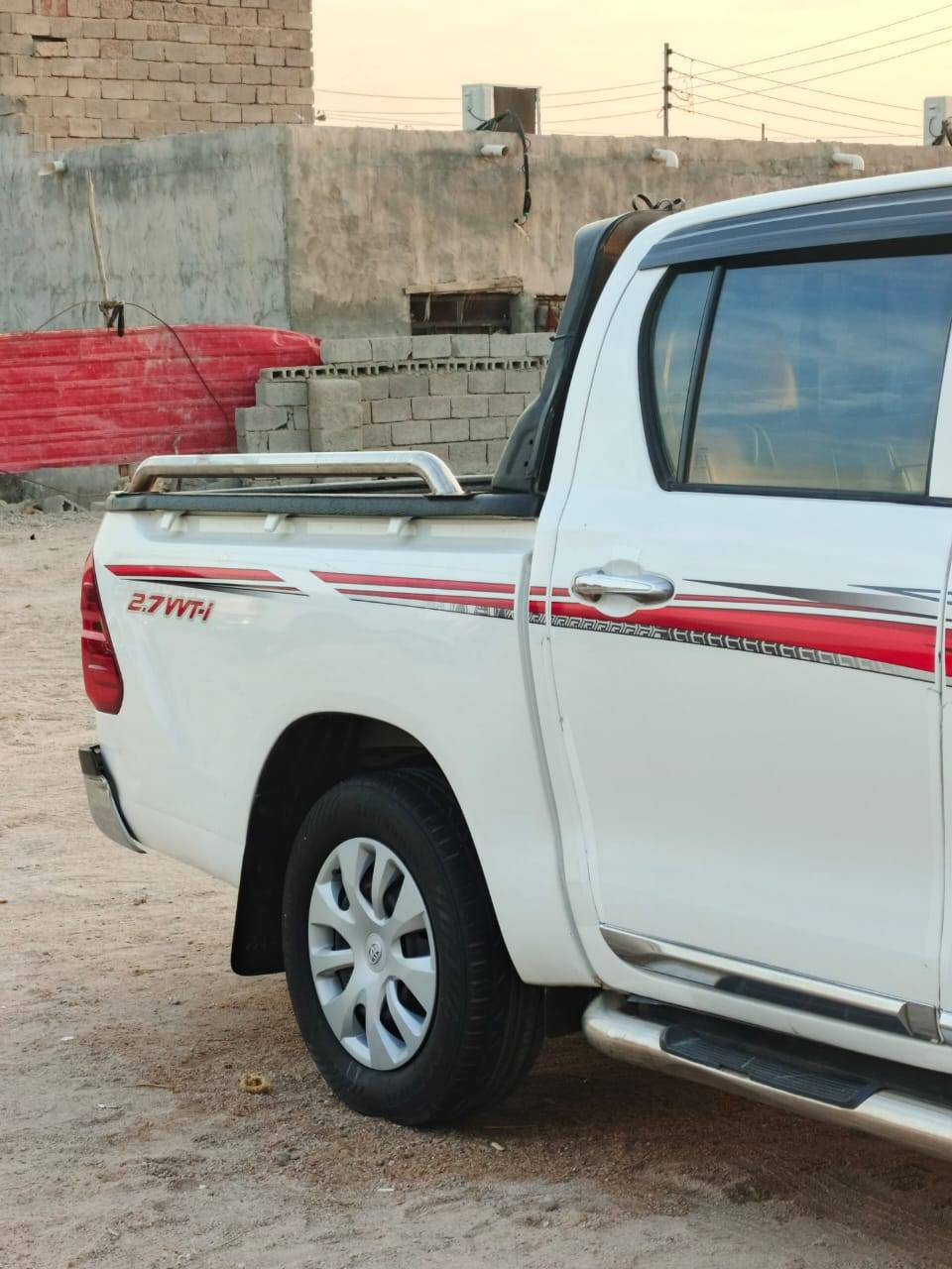 سلام عليكم لبيع هايلوكس موديل 20 رقم بصره جديد السياره كاز كير عادي السعر 205 وبيه مجال الطيبين   المكان البصرة الهاتف ***********
