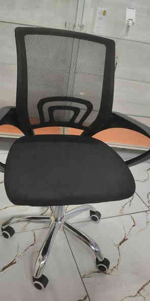 كرسي مكتبي السعر 30 الف 
رنك لايت السعر 8 الاف
بواري ستيل عدد5 السعر 35 الف جديد 
حماله عدد13 السعر 19
هوكات عدد80 السعر45

العنوان / المسيب- شارع البلدية
وهذا رقم راعيهن / ***********
