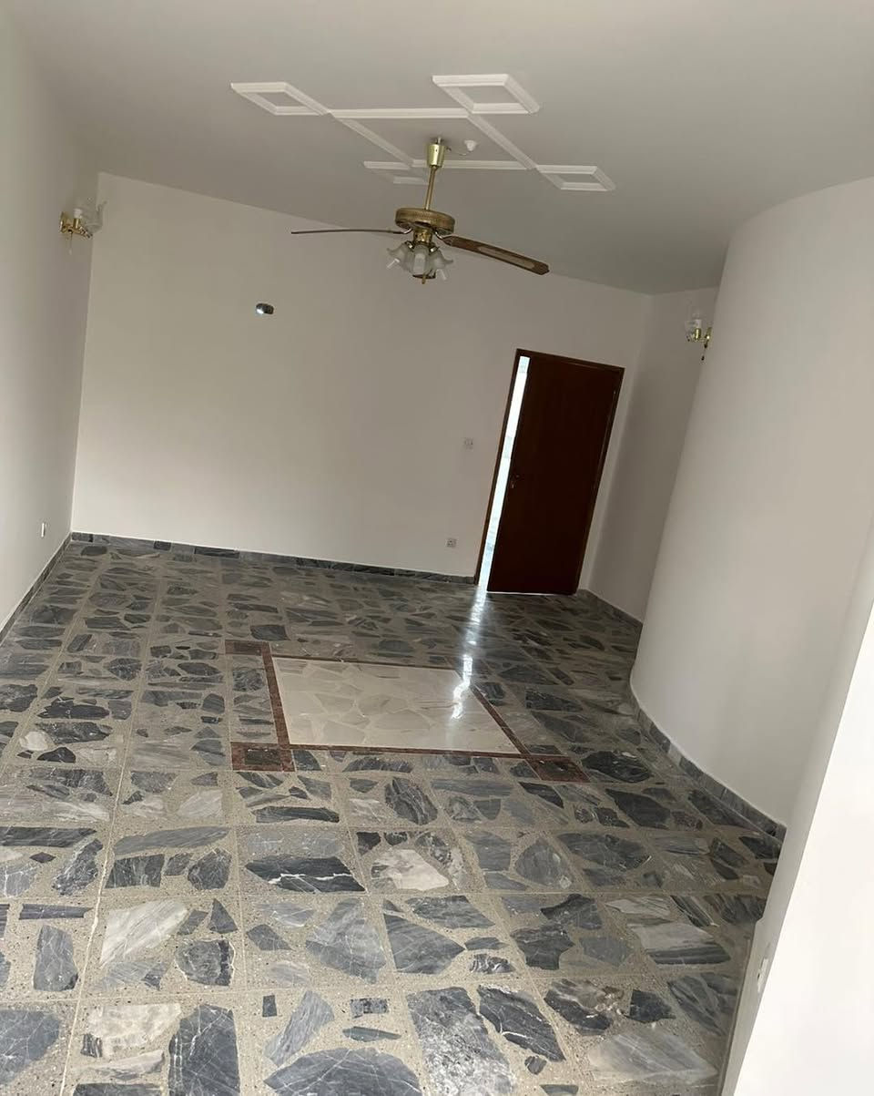 🔴 دار للأيجار في الكرادة🔴

♦️المساحة 210 متر ♦️

✔️ايجار شركات او مذاخر او مؤسسات✔️
__________________________________
✨يتكون من غرف نوم عدد 4 وحمام عدد 3 صالة استقبال ومطبخ كبير ✨

📍الموقع الكرادة خارج مقابل صباح العربي

♦️للأستفسار الاتصال على الأرقام ♦️
__________________________________
📞***********. ***********📞

🏗️الرفاه للأستثمار والتسويق العقاري🏗️
