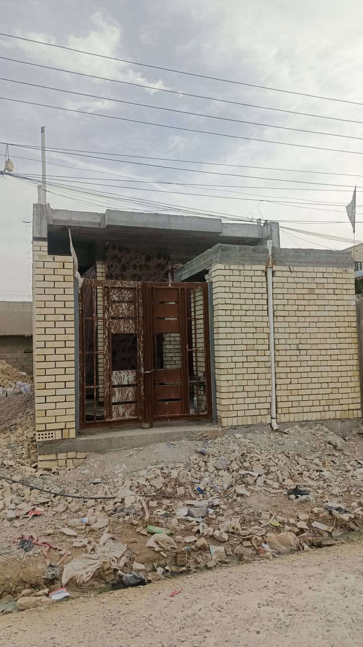 سلام عليكم بيت هيكل ١٠٠متر وقطعه ارض ١٠٠متر للبيع المكان شارع المركز للاستفسار ***********
