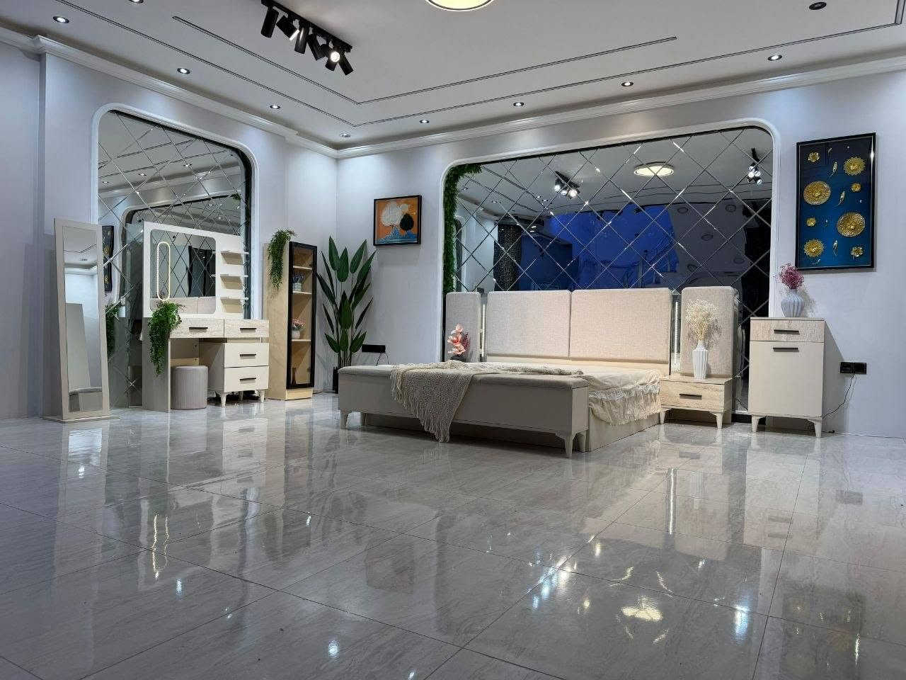 *تم وصول موديل صباح*
*11قطعة الاصلي*
*فاترينة عطور ومكياج*
*كنتور مختلف ٤باب المنيوم*
*قياس الكنتور٣٢٠ سم ارتفاع ٢٢٠*
*قياسات الغرفه ضخمة*
*١٢ باب بالكنتور*
*سرير مخزن +شازلون مخزن*

*بسعر مليون و300
نسبه بغداد والاطراف 50


**إذا كنت صاحب هذا الإعلان وتريد حذفه لأي سبب، رجاءا أرسل رسالة إلى الدعم الفني**