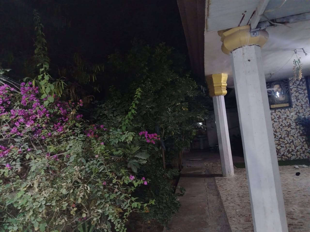 سلام عليكم ورحمه الله وبركاته 
بيت بحي رساله مقابيل بيت ذويب مساحت البيع 345
اربع غرف جوه وستقبل وطابق الثاني سندويج اربع غرف السعر خاص
