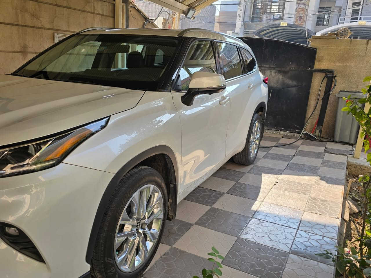 السلام عليكم للبيع هايلاندر Limited 2023
ماشية 27 الف ميل قابله للزيادة السياره مليانه مواصفات 
تبريد تدفئه كشنات 
فتحه 
جنطه كهرباء 
شاحن وايرلس 
خمس كامرات 
رادار أمامي وخلفي وجانبي 
الستيرن هيتر والمري هيتر 
مكانها بغداد 
‏***********
