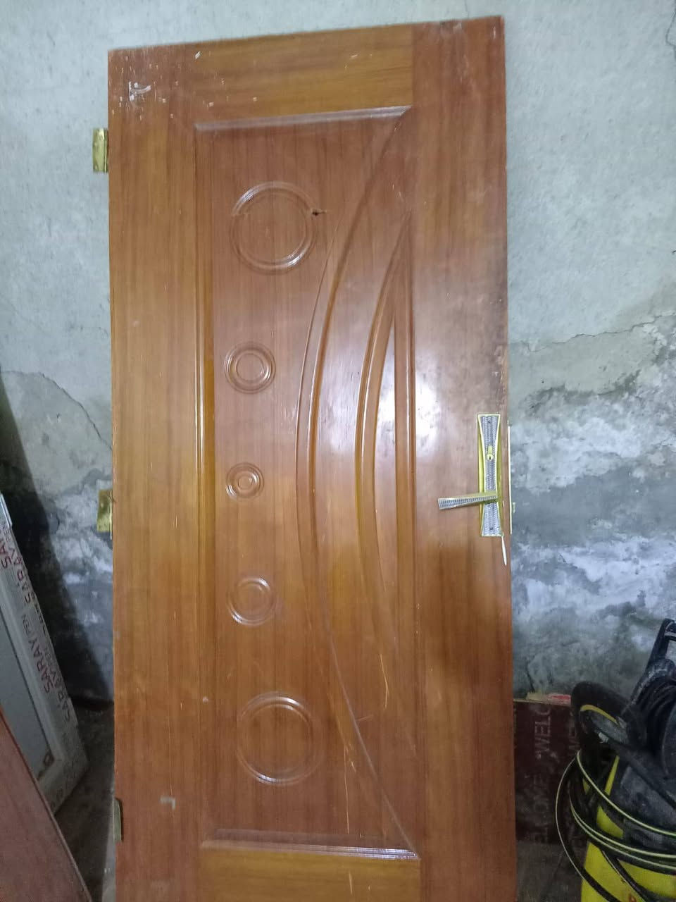 للبيع غسالة/ ديوان/باب خشب طلاقة وربع/بابين حديد طلاق وربع مع جرباية خشب / باقي التفاصيل على الخاص  البيبلن بدون جراجيب واريد يتصل انبي حاضر ***********
