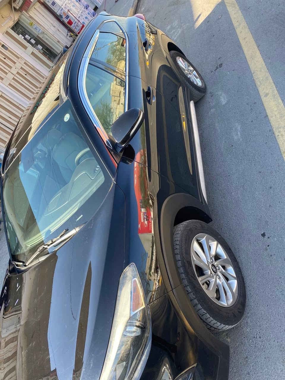 توكسن 2017 
السياره كلين 
بيها مكانين بارد فقط  مثل ماموضح بصور السونر  
ماشيه157000km
كندي 
فول مواصفات 
بانوراما 
صندوق شفط
تبريد لمس
قطعتين تبريد
كشنات جلد
تدفئة بالكشنات
سستم سماعات انفنتي 
شاشة كبيرة 
رادارات 
نقط عمياء
تدفئة ستيرن
مانع انحدار
تدعم الدفع الرباعي 
السعر 160 وقابل للتفاوض 
***********
مكانها موصل حي الاعلام
