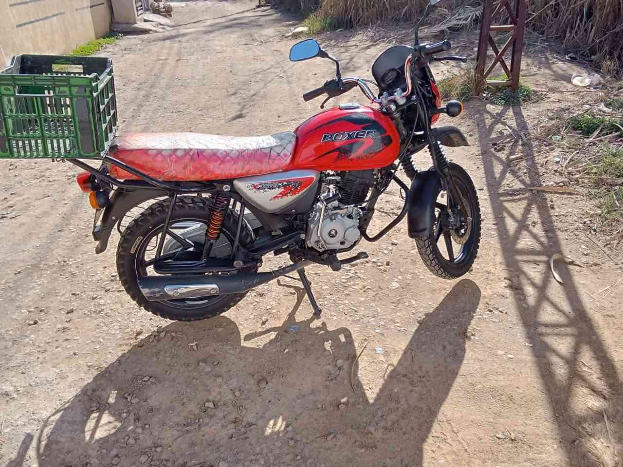 السلام عليكم✅ دراجه بوكسر للبيع دراجه✅ نظيفة مثل ماا جاي تشوف بل صوره دراجه اوراق موجوده موديل 22 👈هاذه رقمي ***********
