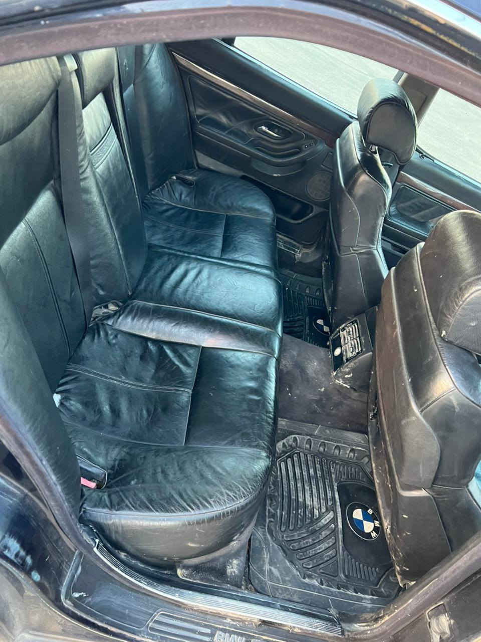 السلام عليكم من رخصه مدير الكروب المحترم خفاش موديل 1995 حجم  730 مكينه وكير خير من الله تبريد شغال بس فان رقم اربيل سنويه ساقطه مكان السياره بابل للاستفسار الاتصال ع الرقم ***********.  الواتساب ***********
السعر 50 وبي مجال بسيط
