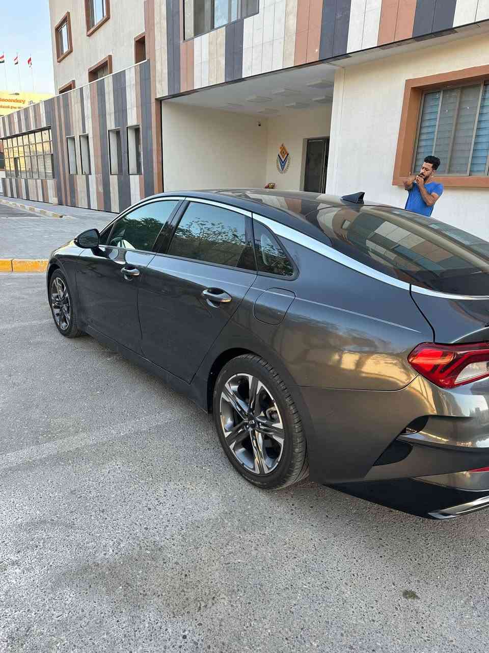 السلام عليكم كي فايف للبيع موديل ٢١ جاملغ خلفي فقط بجم كبس مواصفات EX ماشيه ٦٠ اللف مواصفات فول الفول 1/1  كشنات تدفئه تبريد استيرن تدفئه 
خزن ميموري مري قلاب رادار تحديد مسار  داخل احمر شاشه جبيره وهواي مواصفات 
بغداد حي الجامعه *********** 
السعر ١٦٧ وبيها مجال قليل
