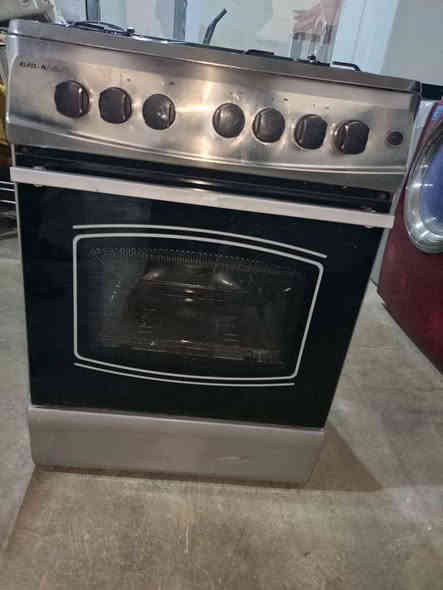 للبيع طباخ اربع عيون 
شرط الشغل والنظافة 
85الف بي مجال بسيط 
***********واتس
***********واتس
