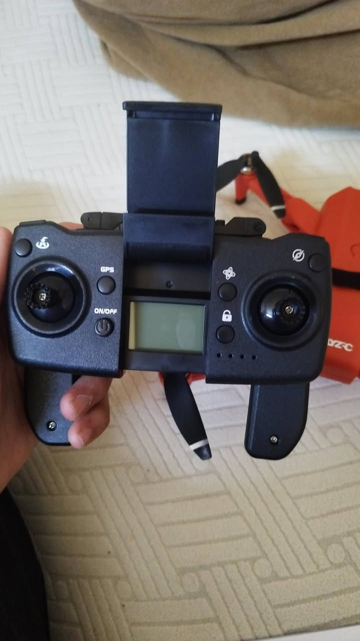 السلام عليكم
احبابي درون L900 pro SE 
تخبل بيها كامره و يجي وياها ريشش اضافيه وبراغي و درنفيس 
السعر ٥٠ 
واتساب ***********
